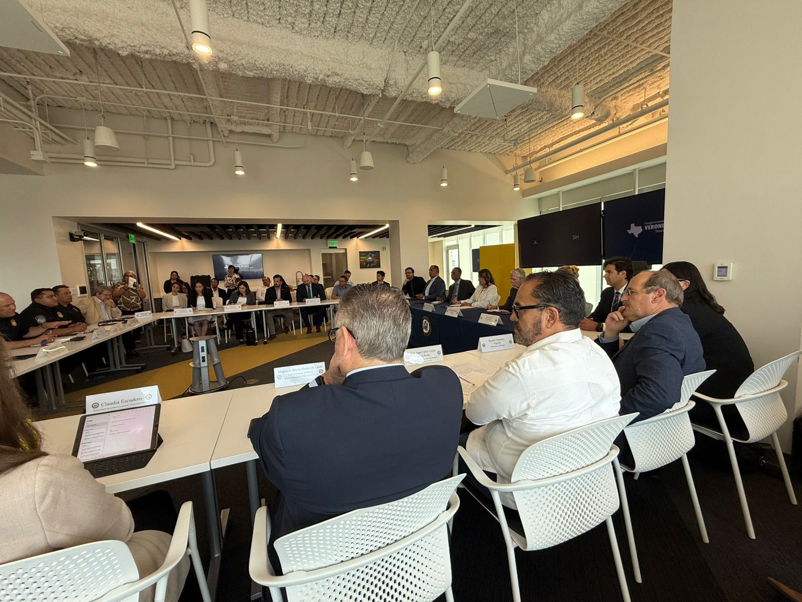 48e3d322-3b94-4cc8-ac52-d39e93679826